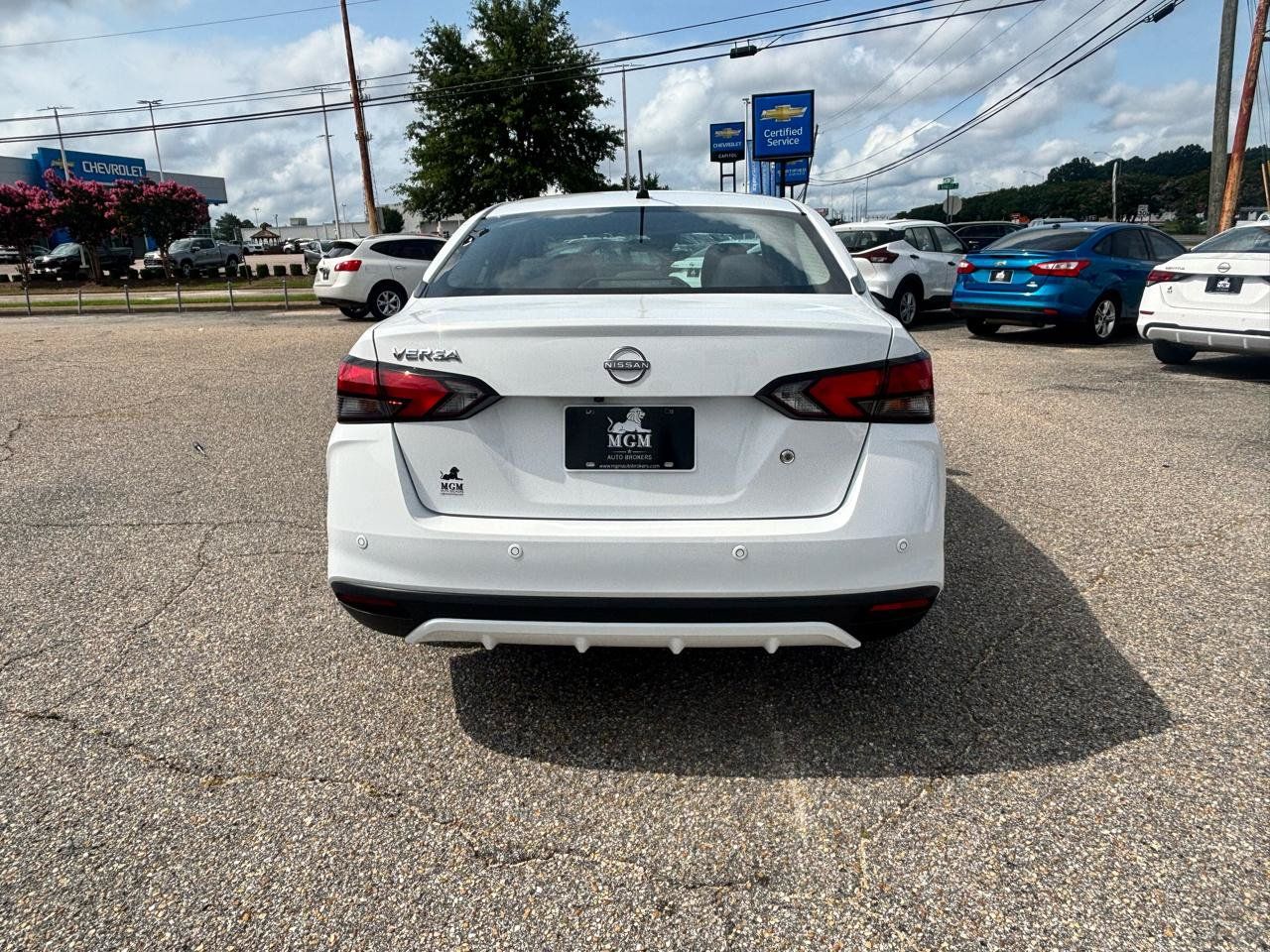 Used 2024 Nissan Versa S FWD image 17