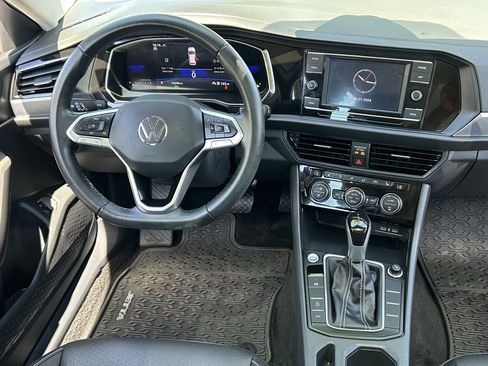 Used 2024 Volkswagen Jetta SE w/ Panoramic Sunroof Package FWD image 12