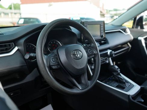 Used 2021 Toyota RAV4 LE AWD/4WD image 5