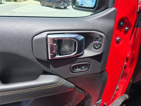 Used 2025 Jeep Wrangler Unlimited Sahara AWD/4WD image 19