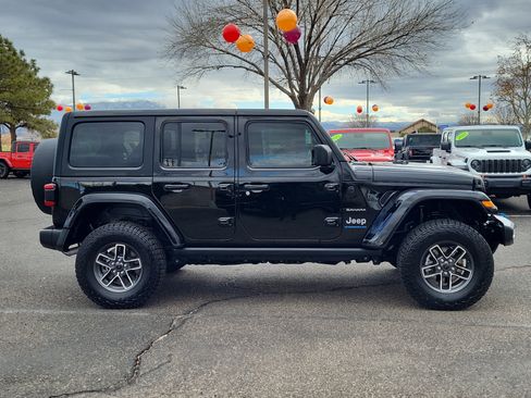 Used 2023 Jeep Wrangler Unlimited Sahara w/ Cold Weather Group image 7