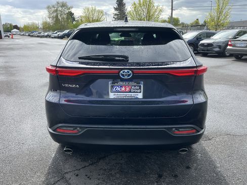 Used 2024 Toyota Venza LE AWD/4WD image 4