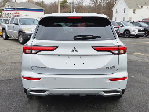 Used 2024 Mitsubishi Outlander SE image 4