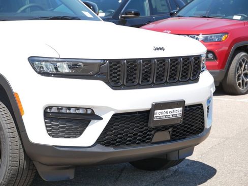 New 2025 Jeep Grand Cherokee Limited image 3
