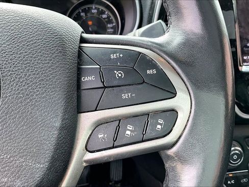Used 2019 Jeep Cherokee Limited w/ Technology Group image 25