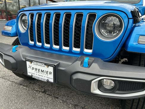 Used 2023 Jeep Wrangler Unlimited Sahara w/ Cold Weather Group AWD/4WD image 11