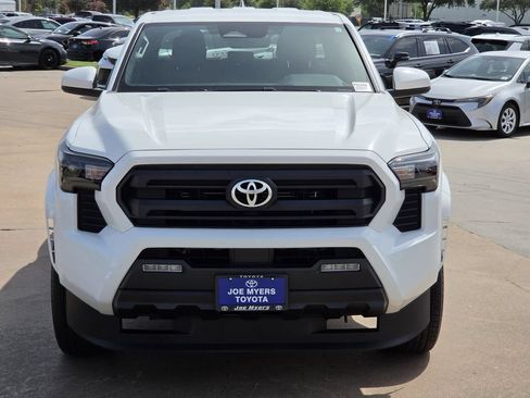 Used 2025 Toyota Tacoma SR5 AWD/4WD image 3