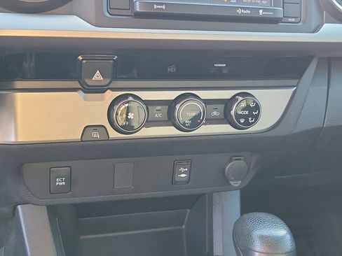 Used 2017 Toyota Tacoma SR5 image 27