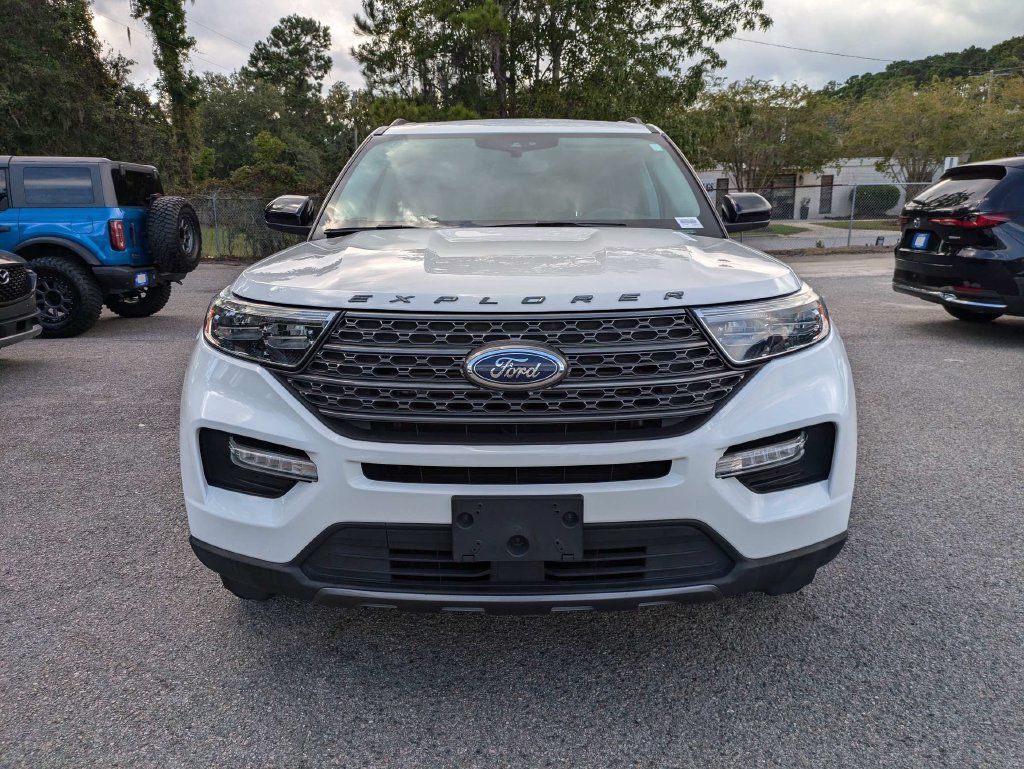 Used 2023 Ford Explorer XLT w/ Equipment Group 202A RWD image 9