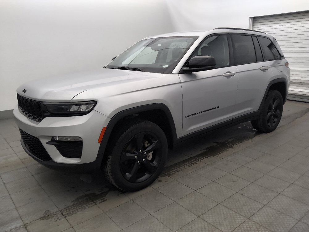 Used 2023 Jeep Grand Cherokee Limited w/ Black Appearance Package RWD image 2