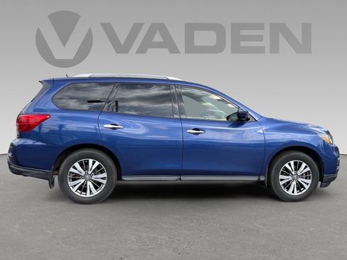 Used 2017 Nissan Pathfinder SV w/ Trailer Tow Package image 8