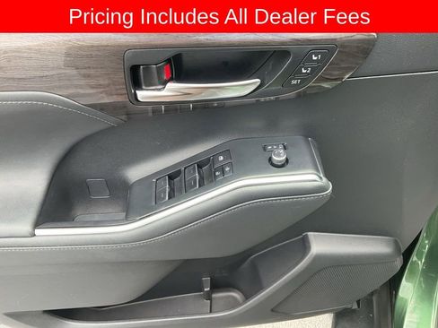 Used 2023 Toyota Highlander Limited AWD/4WD image 4