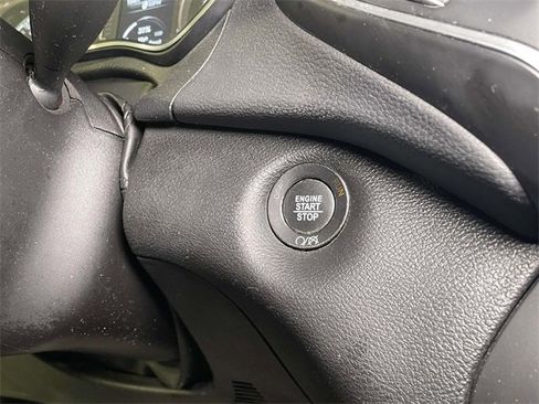 Used 2020 Jeep Cherokee Latitude Plus image 35