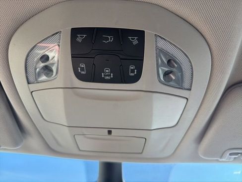 Used 2023 Chrysler Pacifica Touring-L FWD image 43