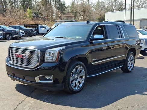 Used 2017 GMC Yukon XL Denali w/ Open Road Package AWD/4WD image 3