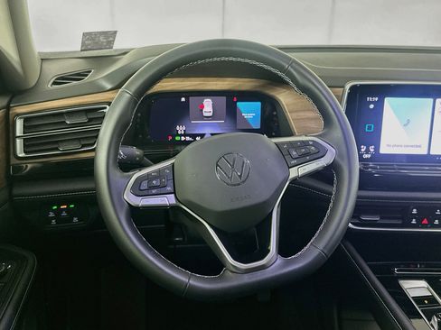 Used 2026 Volkswagen Atlas SE FWD image 18