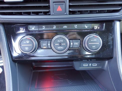 Used 2024 Volkswagen Jetta GLI Autobahn FWD image 19