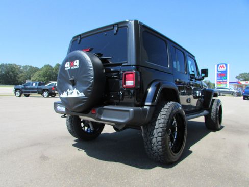 Used 2021 Jeep Wrangler Unlimited Sahara image 6