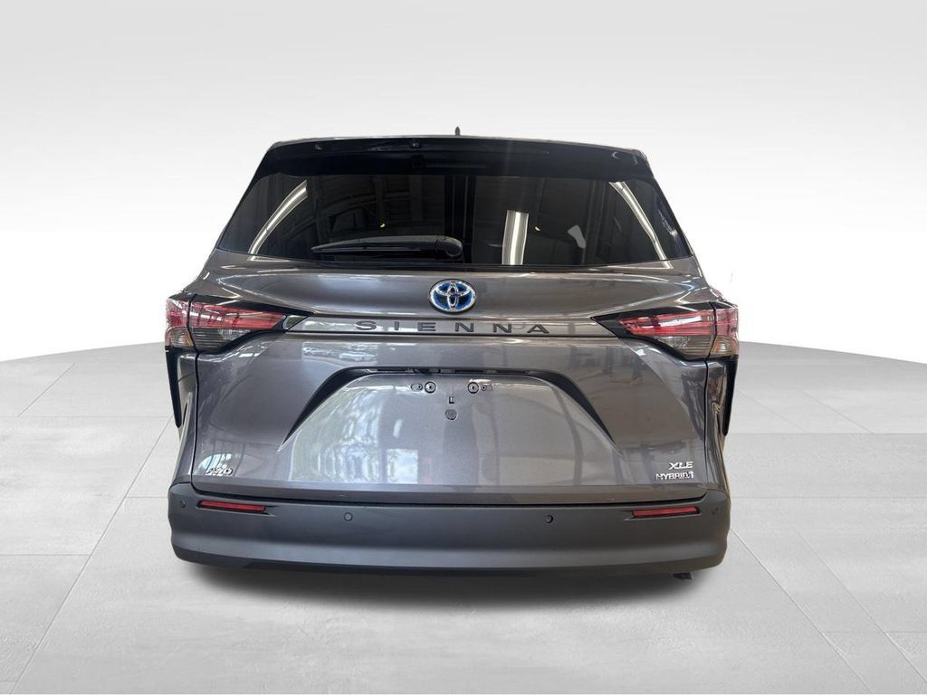 Used 2021 Toyota Sienna XLE AWD/4WD image 30
