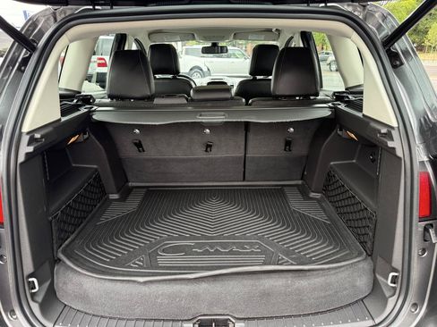 Used 2017 Ford C-MAX Titanium w/ Equipment Group 301A FWD image 19