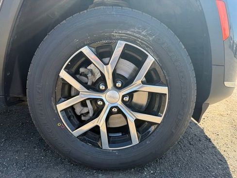 Certified 2023 Jeep Grand Cherokee L Limited AWD/4WD image 42