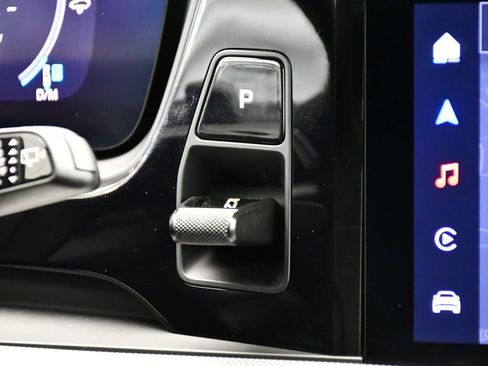 Used 2024 Porsche Cayenne S image 33