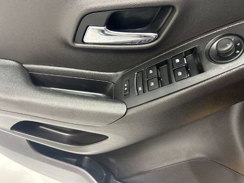 Used 2017 Chevrolet Trax LT AWD/4WD image 18