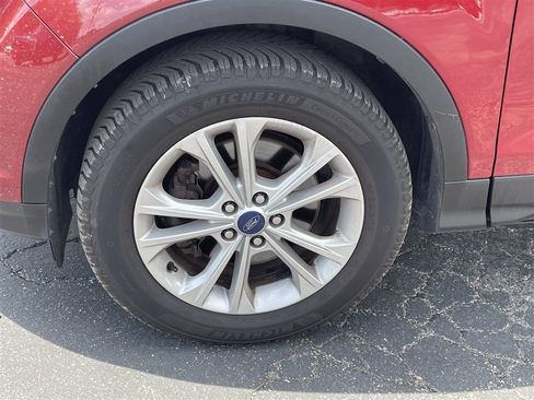 Used 2017 Ford Escape SE w/ Equipment Group 201A AWD/4WD image 9