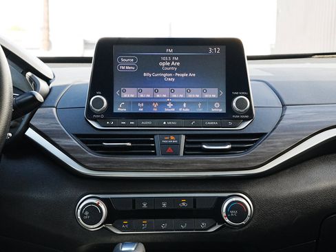 Used 2024 Nissan Altima 2.5 SV image 13