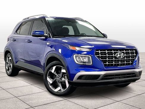 Used 2024 Hyundai Venue SEL image 2