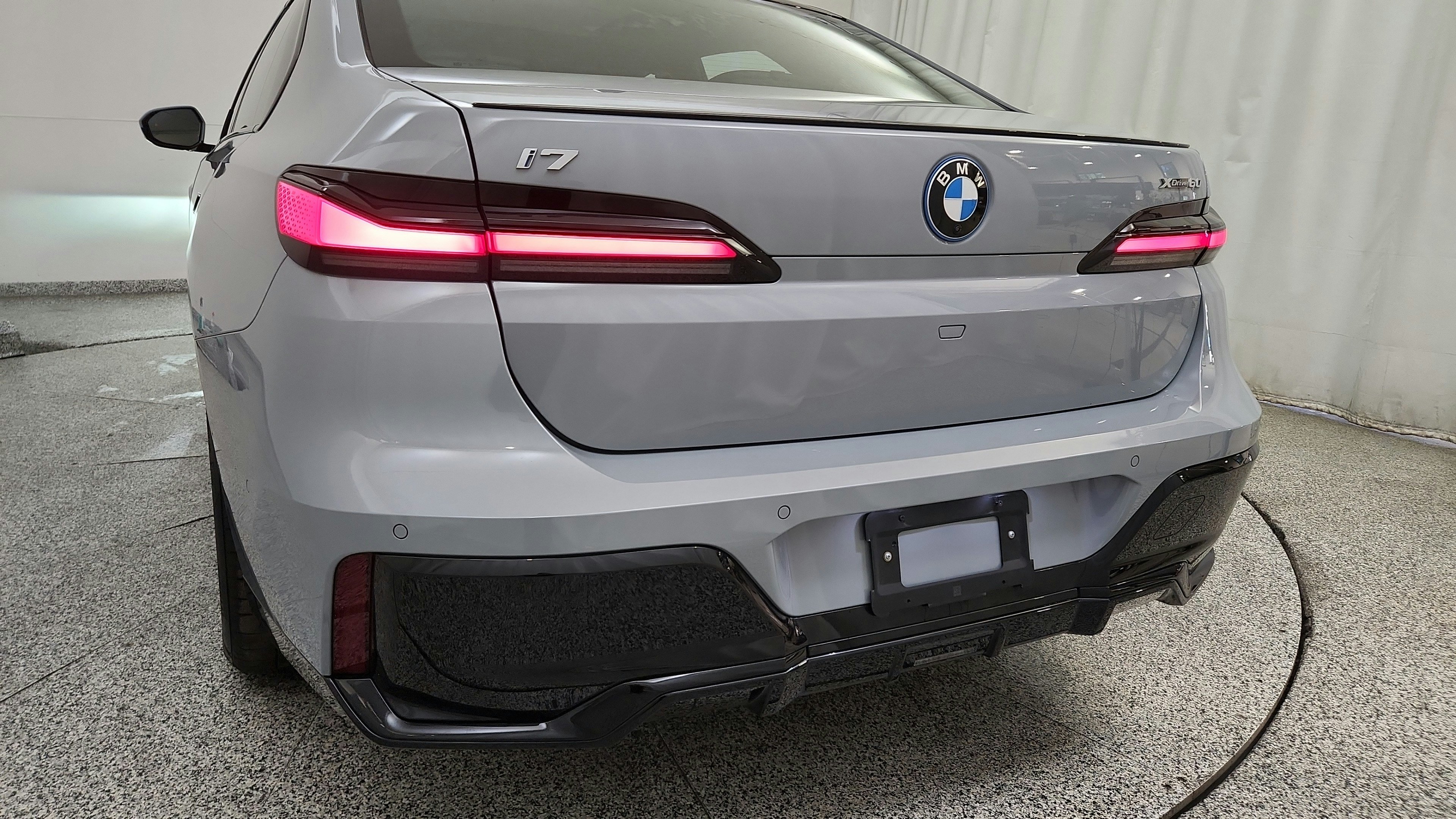 Used 2023 BMW i7 xDrive60 w/ Parking Assistance Package AWD/4WD image 29