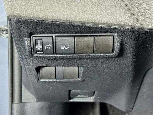 Used 2022 Toyota Corolla Cross L image 11