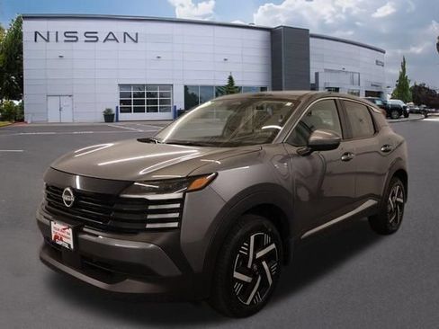Used 2025 Nissan Kicks SV w/ Illumination Package FWD image 6