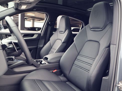 New 2026 Porsche Cayenne Coupe AWD/4WD image 5