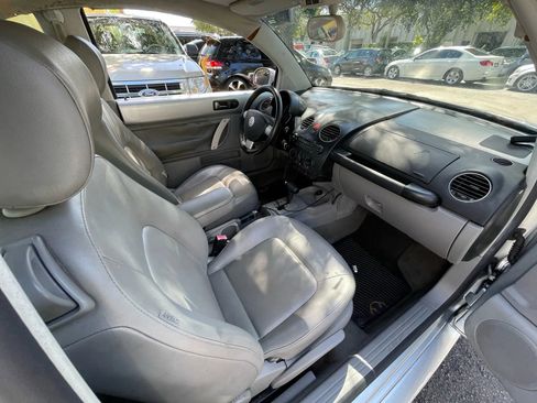 Used 2008 Volkswagen Beetle S image 16