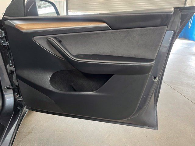 Used 2023 Tesla Model Y Long Range AWD/4WD image 13