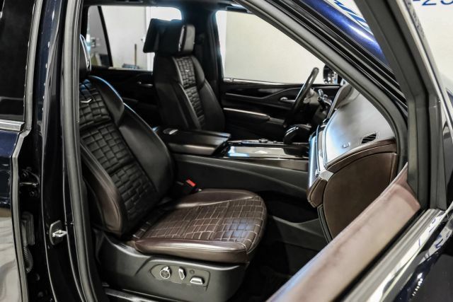 Used 2022 Cadillac Escalade Premium Luxury Platinum AWD/4WD image 34
