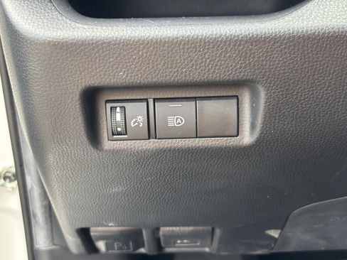 Used 2021 Toyota RAV4 LE w/ Carpet Mat Package (TMS) AWD/4WD image 29