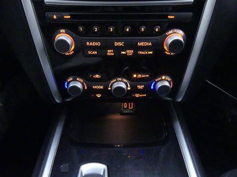 Used 2019 Nissan Pathfinder SV image 16