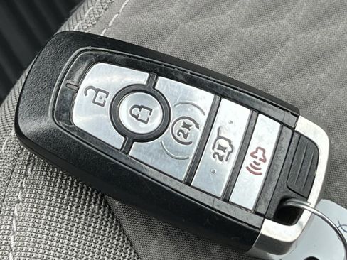 Certified 2022 Ford Escape SE w/ SE Sport Appearance Package image 27