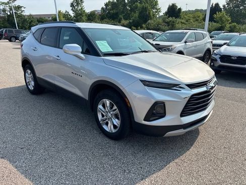 Used 2021 Chevrolet Blazer LT FWD image 2