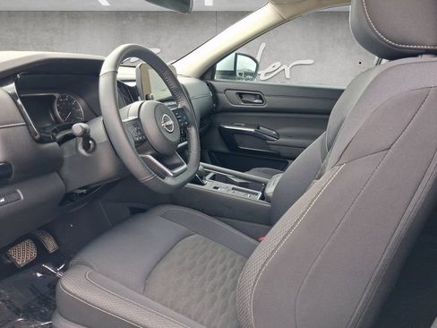 Certified 2025 Nissan Pathfinder SV FWD image 19