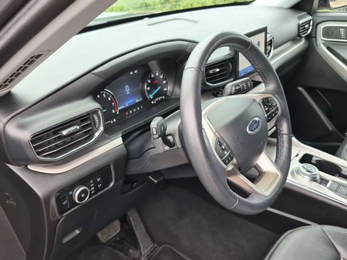 Used 2024 Ford Explorer XLT w/ Equipment Group 202A AWD/4WD image 10
