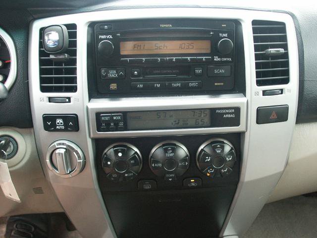 Used 2005 Toyota 4Runner SR5 AWD/4WD image 10