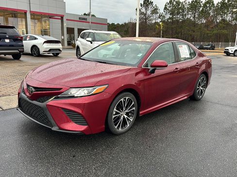 Used 2018 Toyota Camry SE w/ Convenience Package image 1