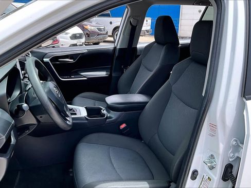 Used 2025 Toyota RAV4 XLE FWD image 8