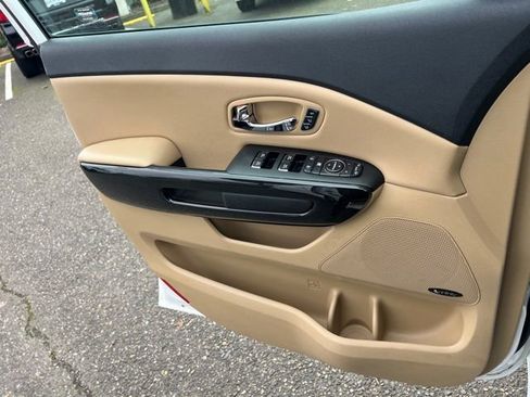 Used 2017 Kia Sedona SX image 20