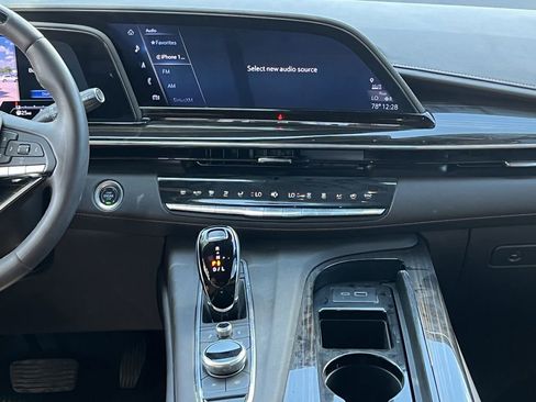 Used 2024 Cadillac Escalade ESV Sport w/ Touring Package image 18