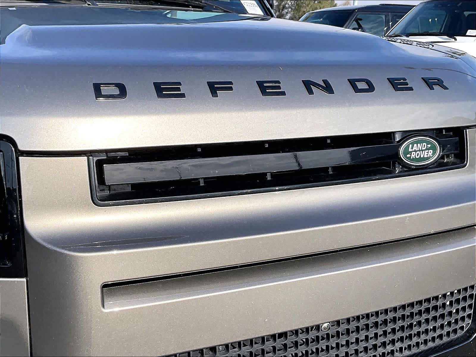 Used 2024 Land Rover Defender 110 X-Dynamic SE AWD/4WD image 31