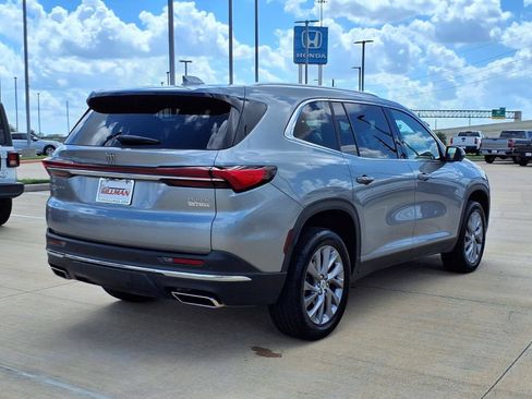 Used 2025 Buick Enclave Preferred AWD/4WD image 7